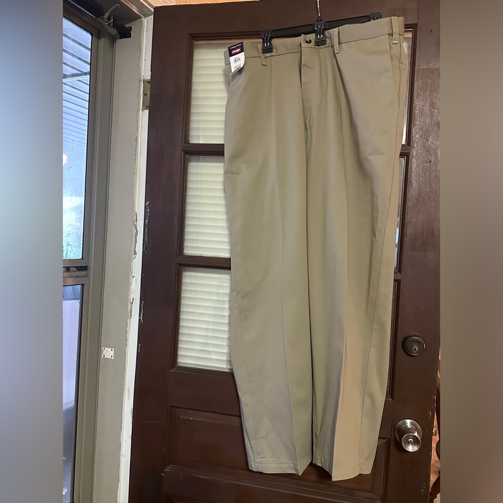NWT Timber Creek by Wrangler Perfect Fit 38x30